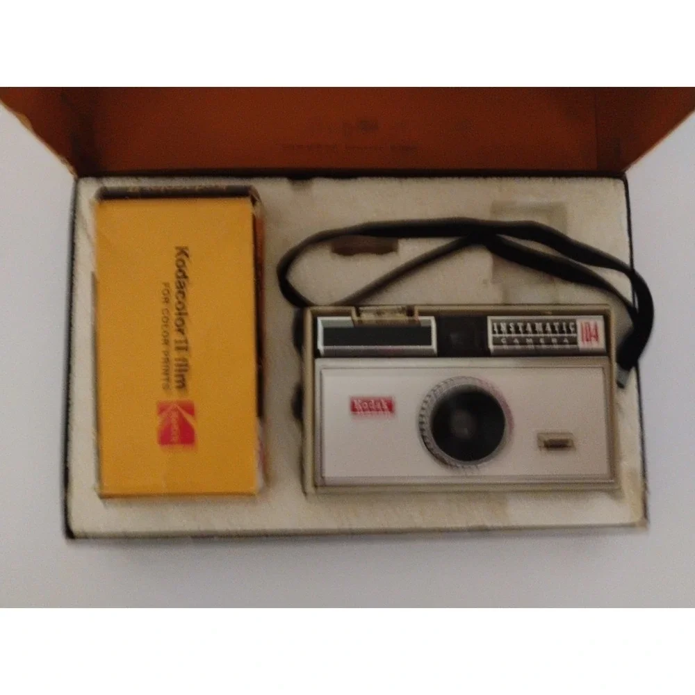 Vintage Kodak Instamatic 134 Color Outfit Automatic Electric Camera